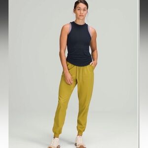 Lululemon Hold Tight Crewneck Tank Top
True Navy Sz 6 LIKE NEW